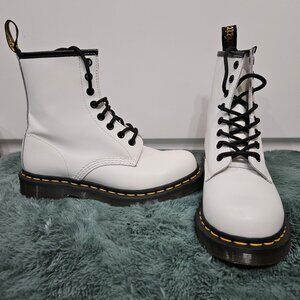 White Smooth Women's Docs in Size 6